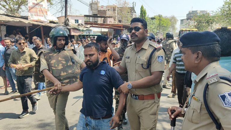 अतिक्रमण पर फिर चला बुलडोजर, अवैध निर्माण तोड़े, मुक्त कराई भूमि