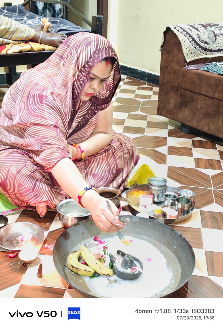 श्रावण शिवरात्रि पर घर-घर गूंजा ‘श्री शिवाय नमस्तुभ्यां’, पंडित प्रदीप मिश्रा के सानिध्य में हुआ पार्थिव शिवलिंग अभिषेक