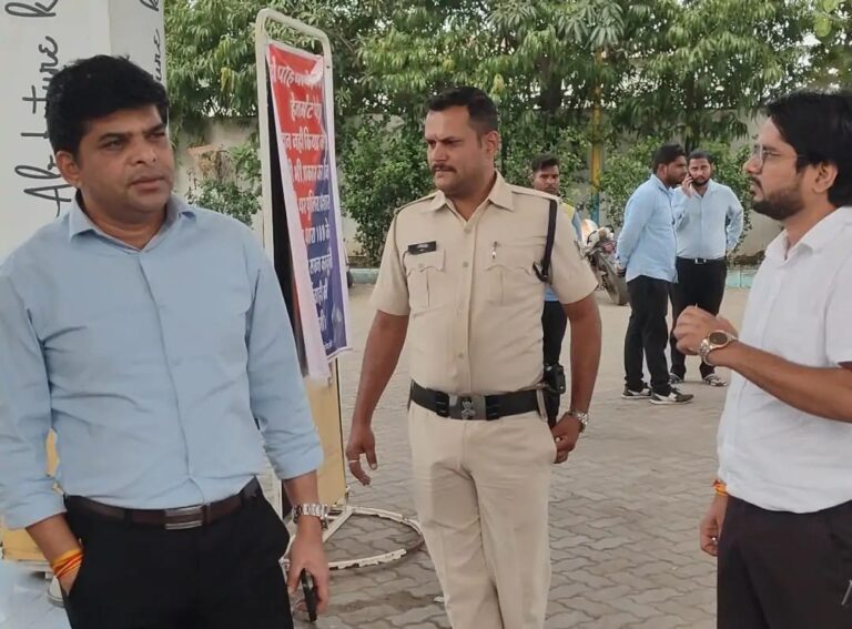 अंकित पेट्रोल पम्प को किया सील, बगैर हेलमेट दिया जा रहा था पेट्रोल