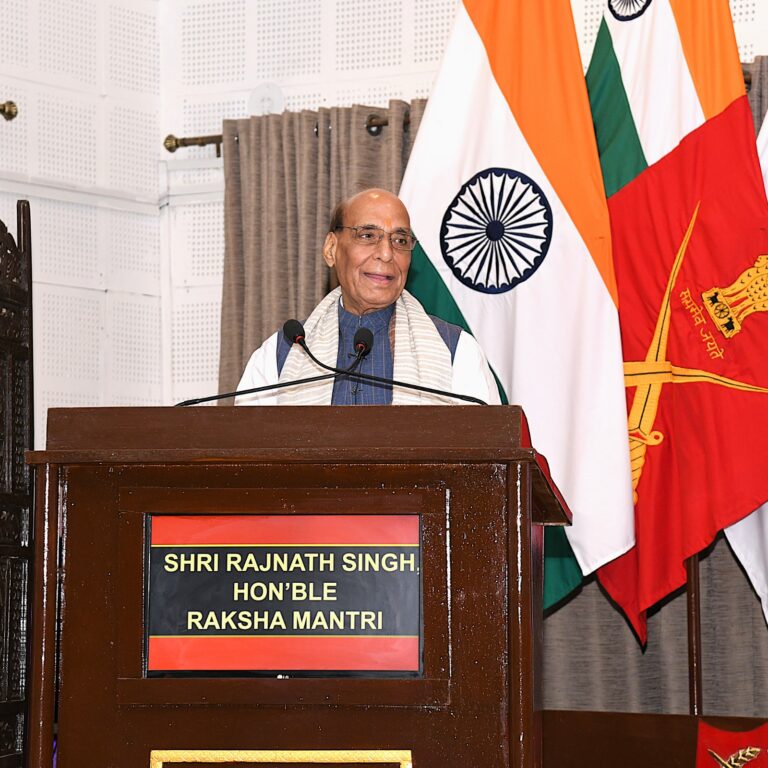 महू में रण संवाद 2025 : रक्षा मंत्री बोले- अपनी जमीन की रक्षा के लिए किसी भी हद तक जाएंगे