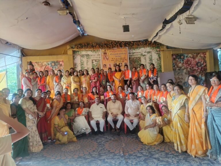 वैदिक राखी निर्माण कार्यशाला में सर्व समाज की महिला प्रमुख हुई शामिल