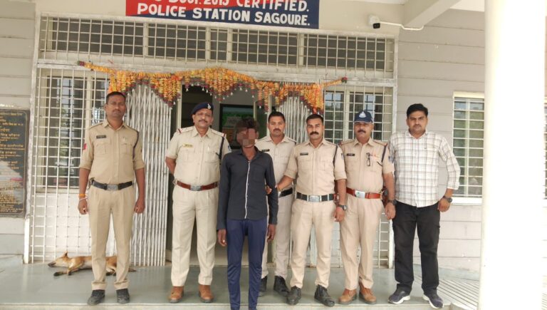 गांजा तस्करी पर पुलिस का शिकंजा, 5 किलो 174 ग्राम मादक पदार्थ जप्त गांजा तस्करी पर पुलिस का शिकंजा, 5 किलो 174 ग्राम मादक पदार्थ जप्त