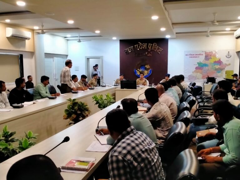 पुलिस अधीक्षक धार ने नवरात्रि पर्व को ध्यान में रखते हुए सुरक्षा एवं व्यवस्थाओं का लिया जायजा पुलिस अधीक्षक धार ने नवरात्रि पर्व को ध्यान में रखते हुए सुरक्षा एवं व्यवस्थाओं का लिया जायजा