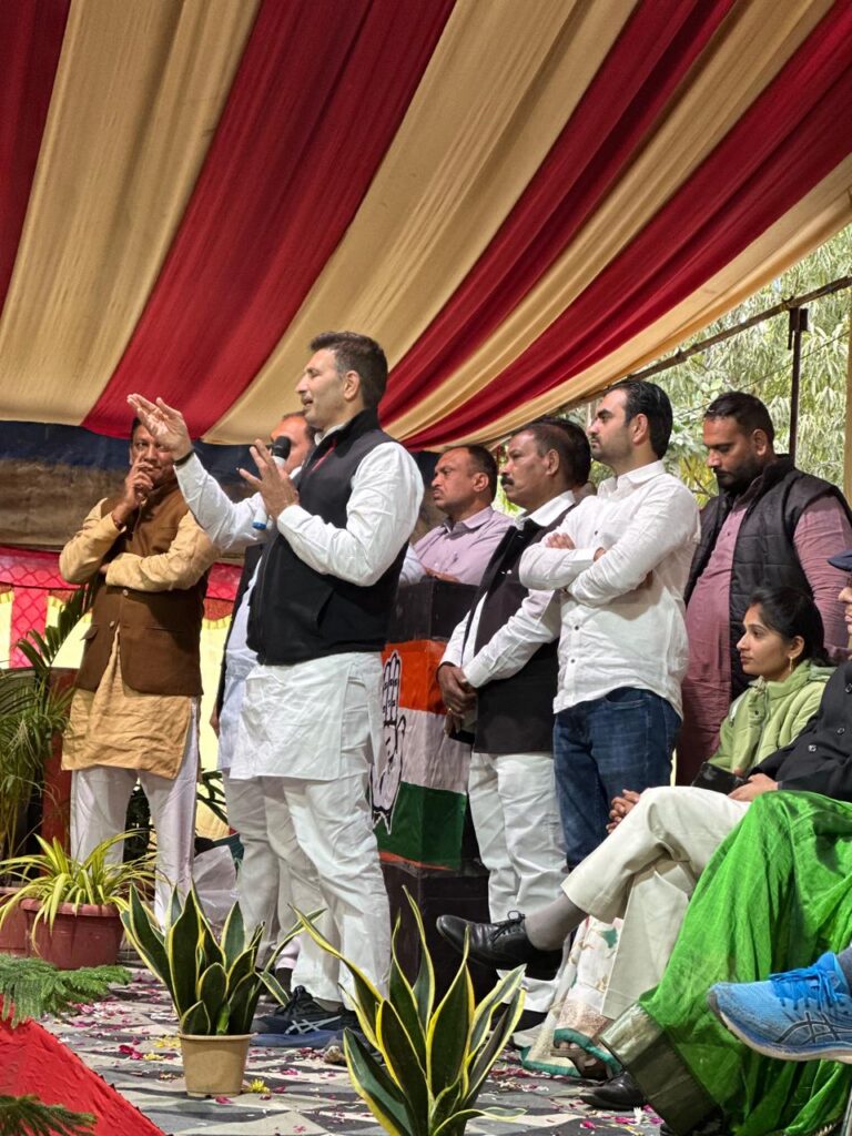 महू में बूथ चलो – गांव चलो अभियान के तहत प्रदेश कांग्रेस अध्यक्ष जीतू पटवारी की कार्यशाला