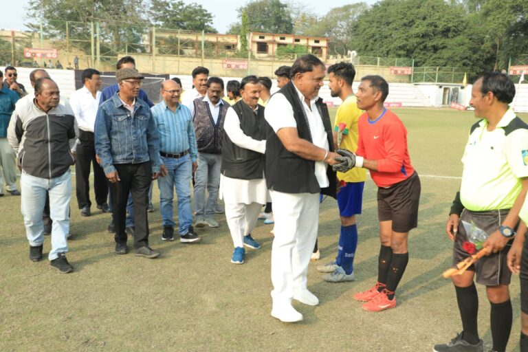 राज्य स्तरीय फुटबॉल प्रतियोगिता : नीमच और महू ने सेमीफाइनल में बनाई जगह