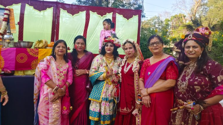 अभिनव अंदाज में मनाया होली मिलन समारोह, राधा-कृष्ण जोड़ी प्रतियोगिता रही आकर्षण