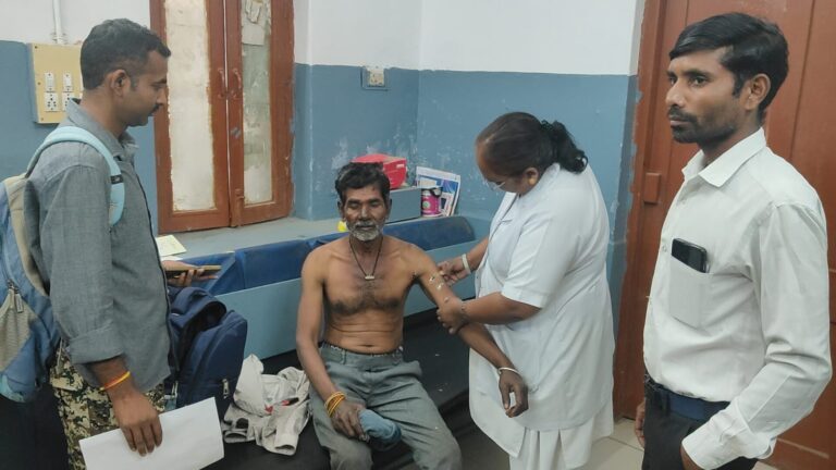 जंगल में बकरी चरा रहे बुजुर्ग पर तेंदुए का हमला, साहस दिखाकर बचाई जान