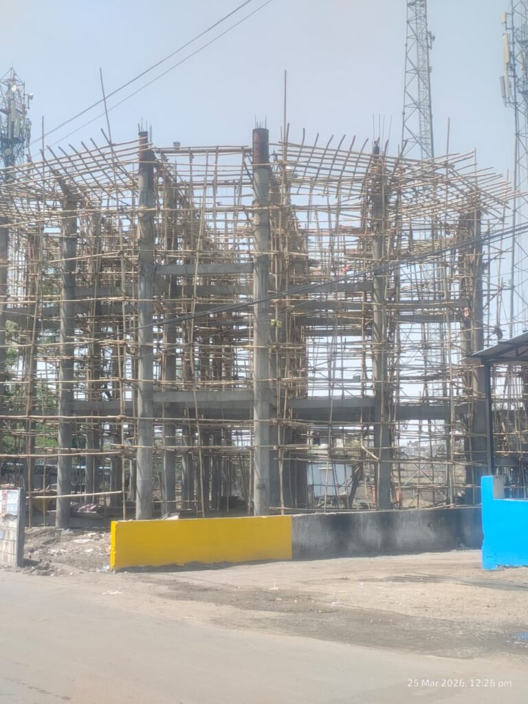 जरा सी चूक और खत्म जिंदगी! टंकी निर्माण में सुरक्षा नियमों की अनदेखी