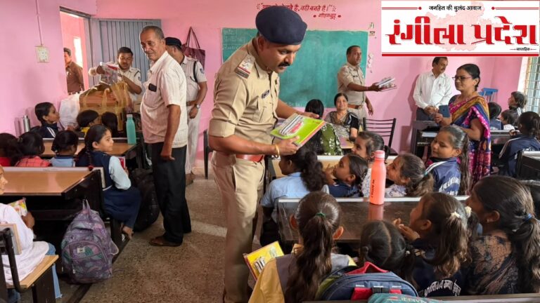 मानपुर में छात्राओं के बीच पहुंचे थाना प्रभारी महेंद्र मकाश्रे, सुरक्षा के प्रति किया जागरूक