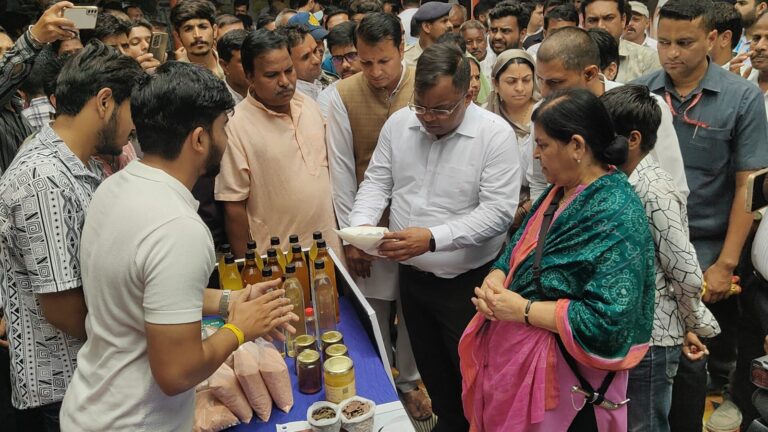 मुख्यमंत्री जन-विश्वास अभियान-2026 का महू के अम्बाचंदन से शुभारंभ, अधिकारियों ने सुनीं ग्रामीणों की समस्याएं